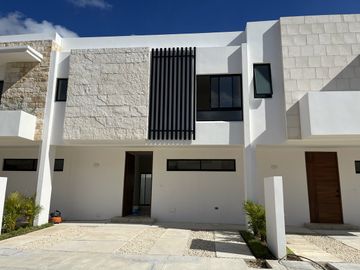 CASA EN VENTA EN CANCUN, RESIDENCIAL ARBOLADA