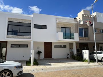 CASA EN VENTA EN CANCUN, RESIDENCIAL ARBOLADA