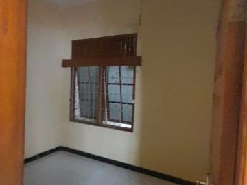 Rumah siap huni Sudah renovasi Gayungsari, Listrik 2200watt
