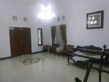 Rumah luxury di tepi jalan utama dekat Sleman City Hall