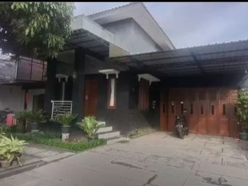 Rumah luxury di tepi jalan utama dekat Sleman City Hall