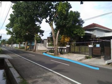 Rumah luxury di tepi jalan utama dekat Sleman City Hall