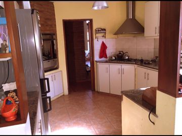 CARLOS PAZ- SANTA RITA DEL LAGO-GRAN CASA 3 Dorm-Pileta-Doble cochera-