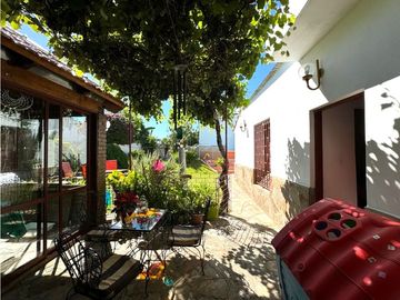 Venta Excelente Casa Zona Centro 5 dormitorios Con Cochera y Pileta