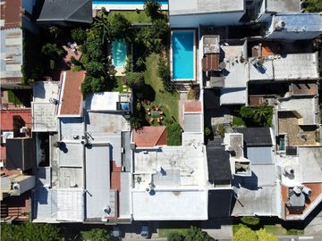 Venta Excelente Casa Zona Centro 5 dormitorios Con Cochera y Pileta