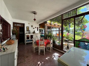 Venta Excelente Casa Zona Centro 5 dormitorios Con Cochera y Pileta