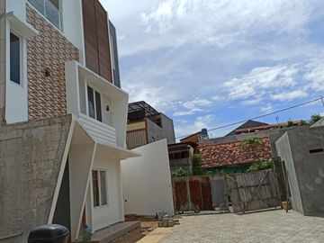Rumah Baru 3 Lantai Modern Minimalis One Gate System Cipinang Rawamangun