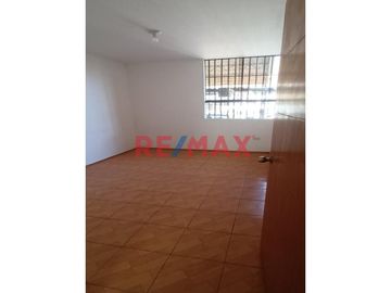 ¡Vive o invierte en una de las zonas más céntricas y seguras de Piura! Se vende bonito departamento en primer piso, con buenos acabados y dentro de un