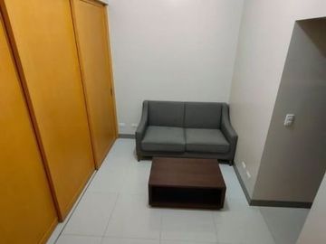 ONEUPTOWNSOUTH20BX: For Sale Fully Furnished 1BR no Balcony Unit in One Uptown BGC