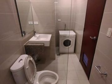 ONEUPTOWNSOUTH20BX: For Sale Fully Furnished 1BR no Balcony Unit in One Uptown BGC