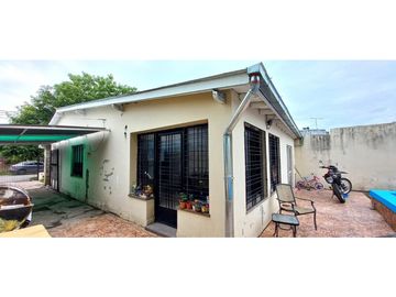 venta casa 3 amb con pileta  paso del rey
