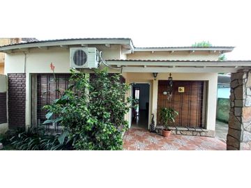 venta casa 3 amb con pileta  paso del rey