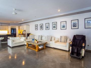 Villa Modern Minimalis 4 Kamar dekat Pantai Batu Belig