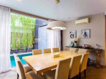Villa Modern Minimalis 4 Kamar dekat Pantai Batu Belig