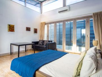 Villa Modern Minimalis 4 Kamar dekat Pantai Batu Belig