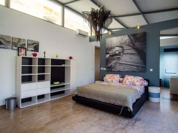 Villa Modern Minimalis 4 Kamar dekat Pantai Batu Belig