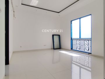 Dijual Rumah  Cantik Di Pondok Bambu Jakarta Timur