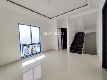 Dijual Rumah  Cantik Di Pondok Bambu Jakarta Timur