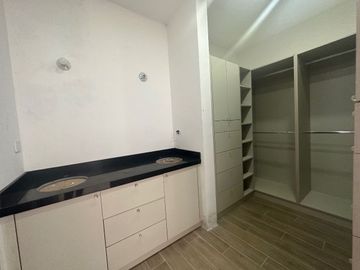 CASA EN VENTA EN CUMBRES SANTORAL - GARCIA