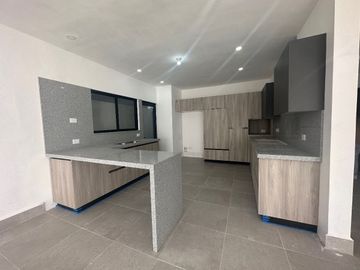 CASA EN VENTA EN CUMBRES SANTORAL - GARCIA