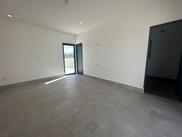 CASA EN VENTA EN CUMBRES SANTORAL - GARCIA