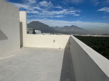 CASA EN VENTA EN CUMBRES SANTORAL - GARCIA