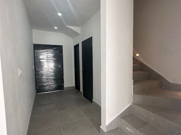 CASA EN VENTA EN CUMBRES SANTORAL - GARCIA