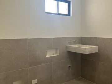 CASA EN VENTA EN CUMBRES SANTORAL - GARCIA