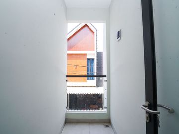 Rumah 2 Lt Siap Huni 10 Mnt ke Gerbang TOL Cibubur Dibantu KPR J-51896