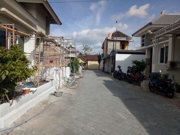 Dalam Lingkungan Nasionalis dan Asri Rumah Jogja Dekat Jambon Resto