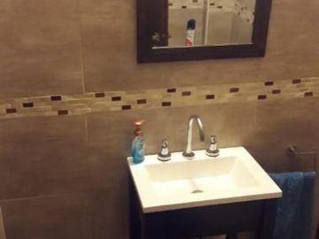 EXCELENTE TRÍPLEX CON AMPLIO FONDO LIBRE