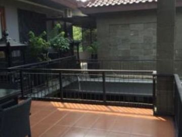 Rumah 2 Lantai, Hook, Semi Furnished, 3 menitan ke Cinere Mall
