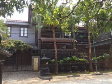 Rumah 2 Lantai, Hook, Semi Furnished, 3 menitan ke Cinere Mall