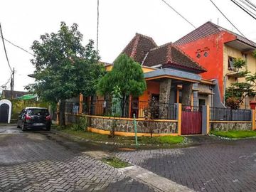Rumah Hook Luas 148 di Borobudur Sukarno Hatta Malang