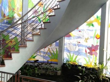 Rumah mewah dengan kolam renang dekat Hyatt