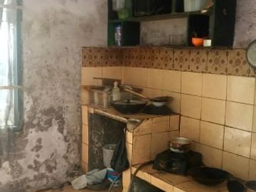 Rumah di Pasteur Unik 3 Lantai ke Bawah Cocok Buat Buka Usah