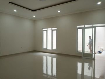 5 Bedroom House for sale