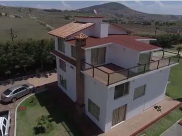 RANCHO CON LAGO