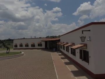 RANCHO CON LAGO