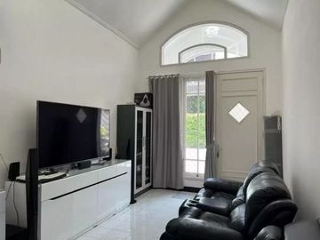 Rumah Modern Minimalis Taman Mutiara Pakuwon City Surabaya