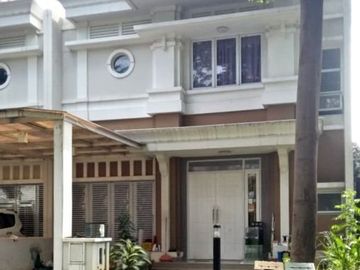 Rumah Dekat Club House Cluster Vernonia Summarecon Bekasi