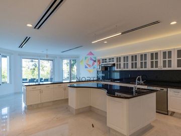 MAJESTUOSA RESIDENCIA EN VENTA EN LAGOS DEL SOL, CANCUN, Q.