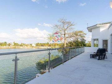 MAJESTUOSA RESIDENCIA EN VENTA EN LAGOS DEL SOL, CANCUN, Q.