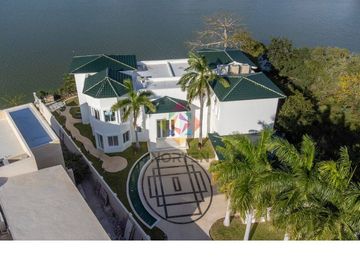 MAJESTUOSA RESIDENCIA EN VENTA EN LAGOS DEL SOL, CANCUN, Q.