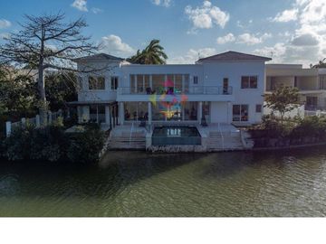 MAJESTUOSA RESIDENCIA EN VENTA EN LAGOS DEL SOL, CANCUN, Q.