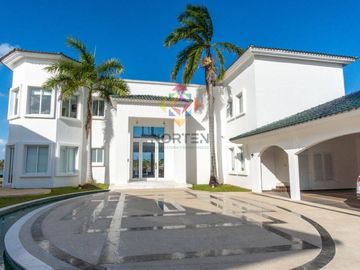 MAJESTUOSA RESIDENCIA EN VENTA EN LAGOS DEL SOL, CANCUN, Q.