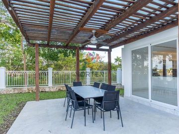 MAJESTUOSA RESIDENCIA EN VENTA EN LAGOS DEL SOL, CANCUN, Q.