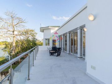 MAJESTUOSA RESIDENCIA EN VENTA EN LAGOS DEL SOL, CANCUN, Q.