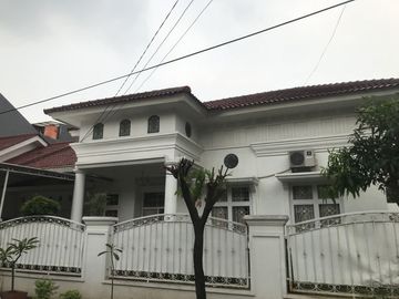 RUMAH LUAS POSISI HOOK SIAP HUNI DALAM PERUMAHAN DI GALAXY BEKASI