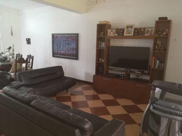 HERMOSA CASA, GRAN TAMAÑO EN ZONA EXLUSIVA DE JESUS MARIA
